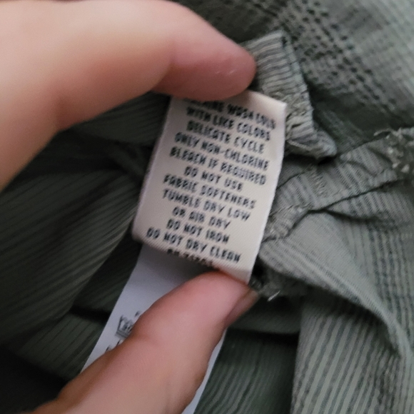 L.L BEAN- WALKING SHORTS - Picture 6 of 8